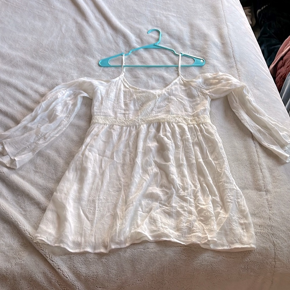 Stella Laguna Beach frilly cream lace dress